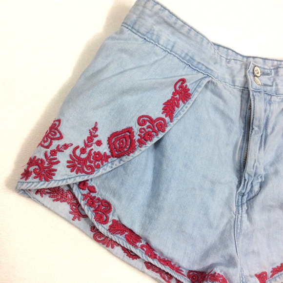 BDG Urban Outfitters Chambray emroidered shorts 4 - Picture 3 of 5